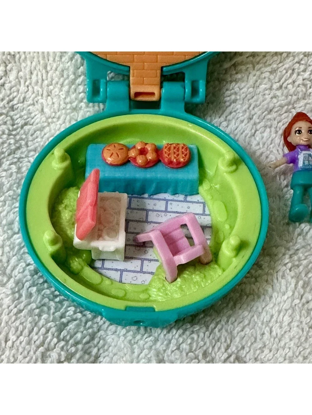 2019 Polly Pocket Micro Lila Doll Miniature BBQ Playset Locket Toy